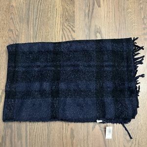 NWT GAP SUPER SOFT WINTER SCARF